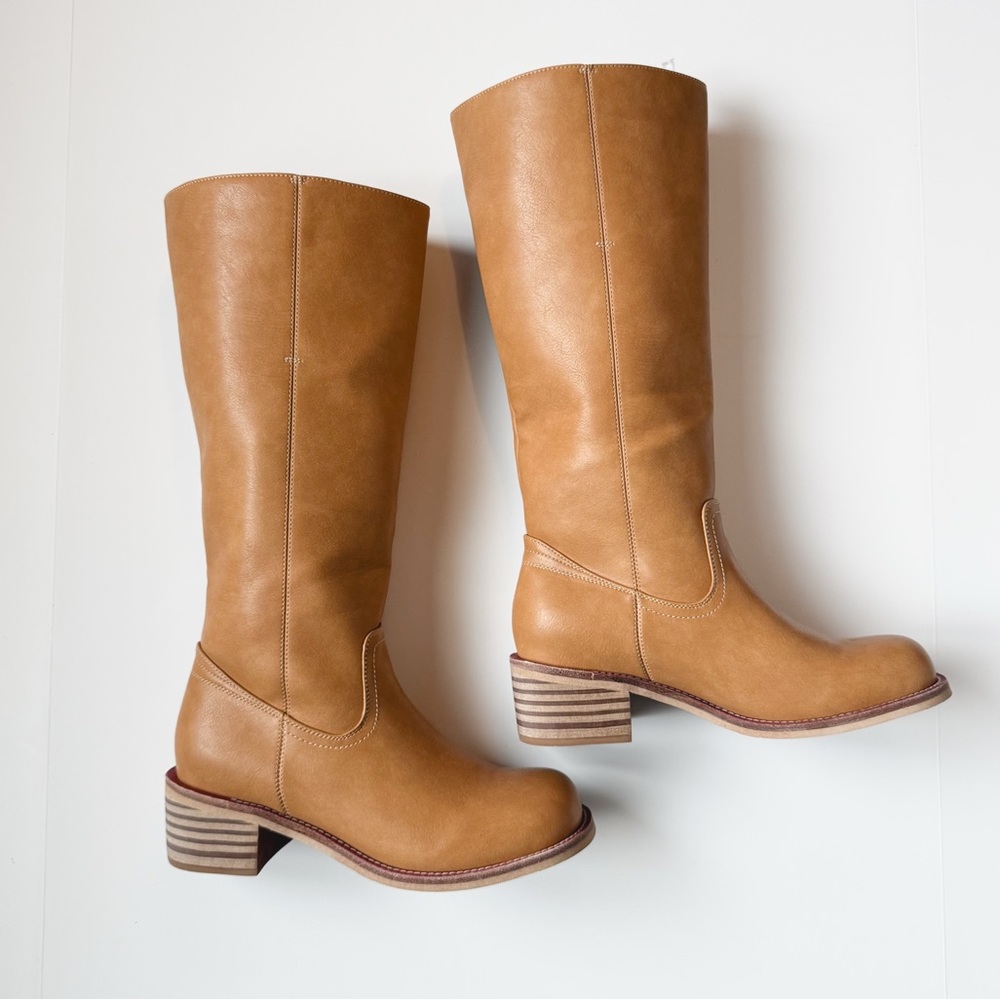 NWT Banana Boots